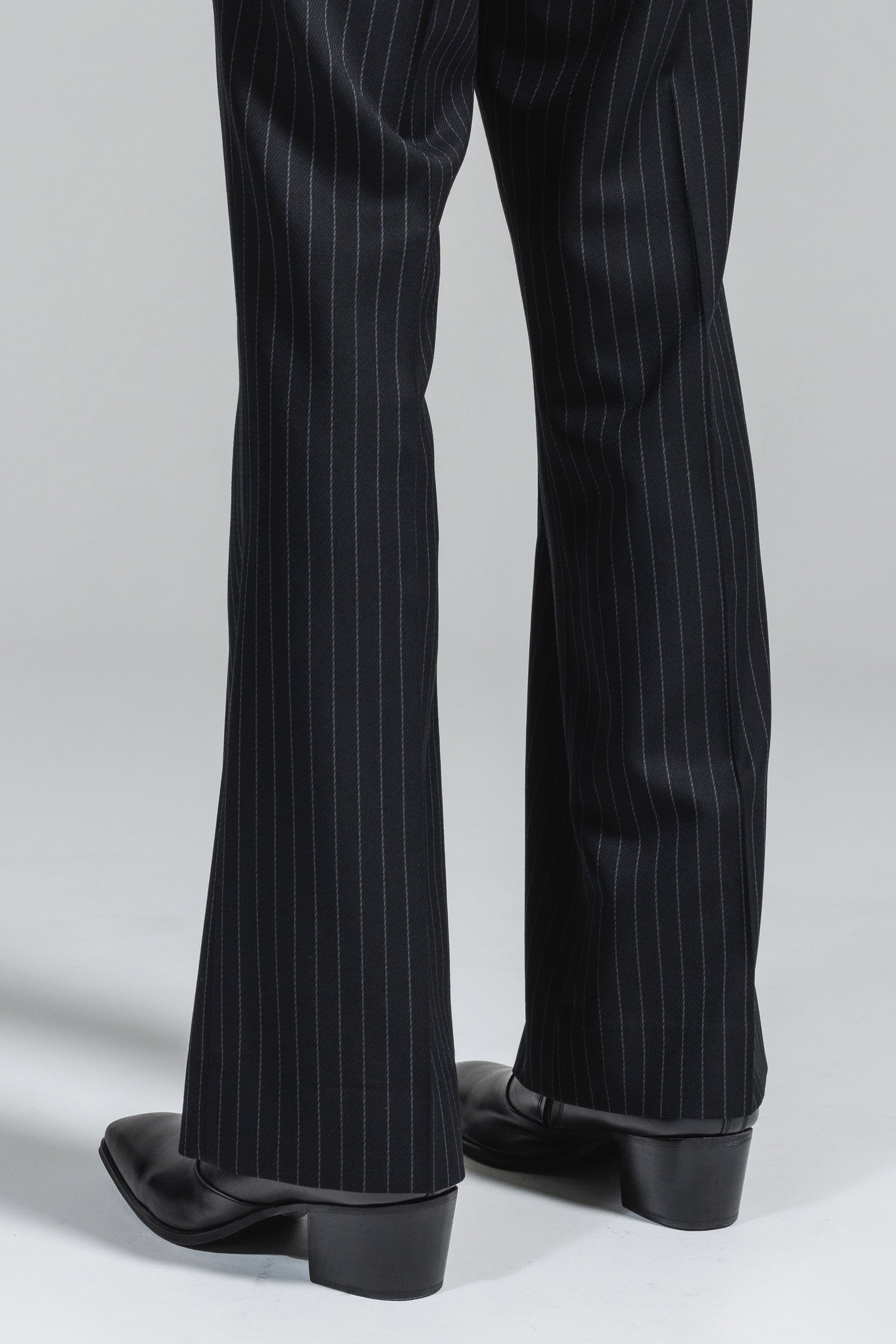 予約商品] PIN-STRIPE WOOL FLARE TROUSERS [2025A/W] – LITHIUM