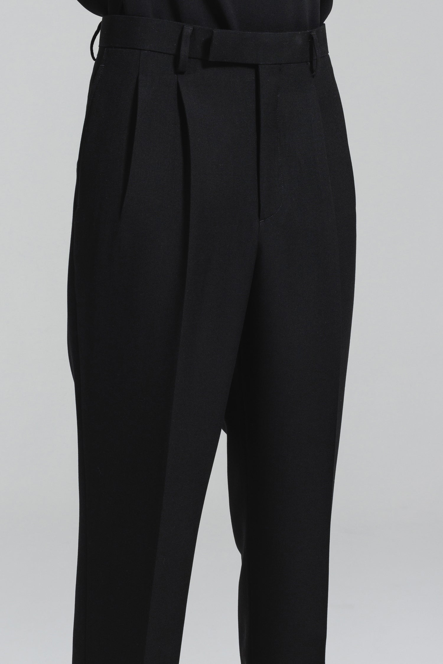 予約商品] 2TUCK STRAIGHT TROUSERS [2025A/W] – LITHIUM ONLINE