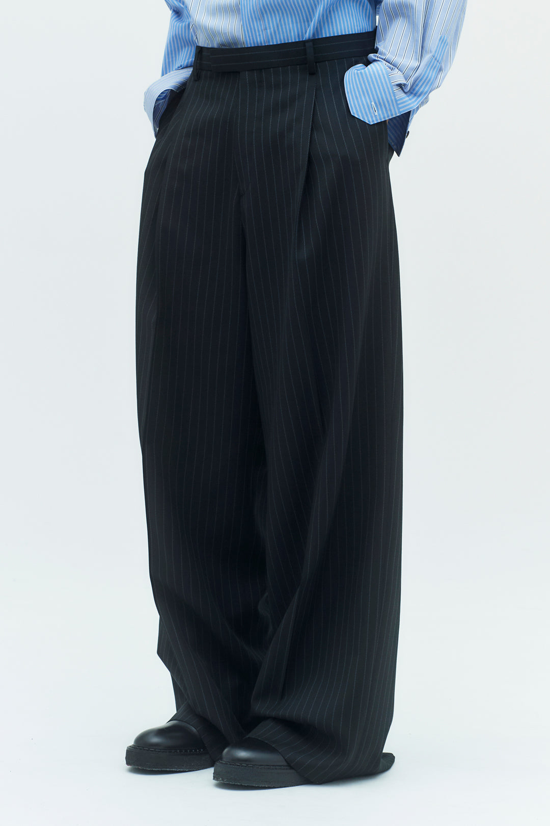 [予約商品] PIN-STRIPE WOOL WIDE BAGGY TROUSERS | ピンストライプ ウール ワイド バギー トラウザーズ [2026A/W]